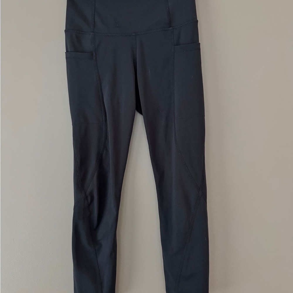 High-Waisted Cropped Leggings – Dark Gray (XS)